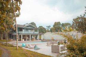 Villa Holy By The Villas 100